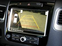 Đài phát thanh xe hơi với điều hướng và camera phía sau: thuận tiện và thiết thực