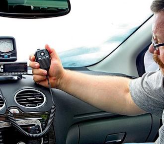 Communication radio en voiture: chouchouter ou nécessité