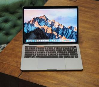 Apple MacBook Pro akan menerima kad grafik diskrit Radeon Pro Vega sehingga Disember