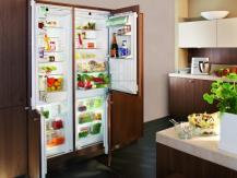 Integruotas šaldytuvas yra gražus ir labai patogus.