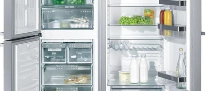 Smart kylskåp med dubbla vingar - maximal komfort i köket