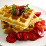 Waffle iron in everyday life: how to choose and what to use