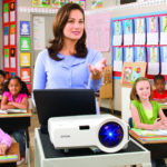 We kiezen een hoogwaardige projector voor de school. TOP 5 beste modellen