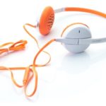 Høretelefoner på øret hjelper deg å lytte til favorittlåtene dine overalt