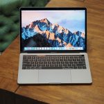Apple MacBook Pro akan menerima kad grafik diskrit Radeon Pro Vega sehingga Disember