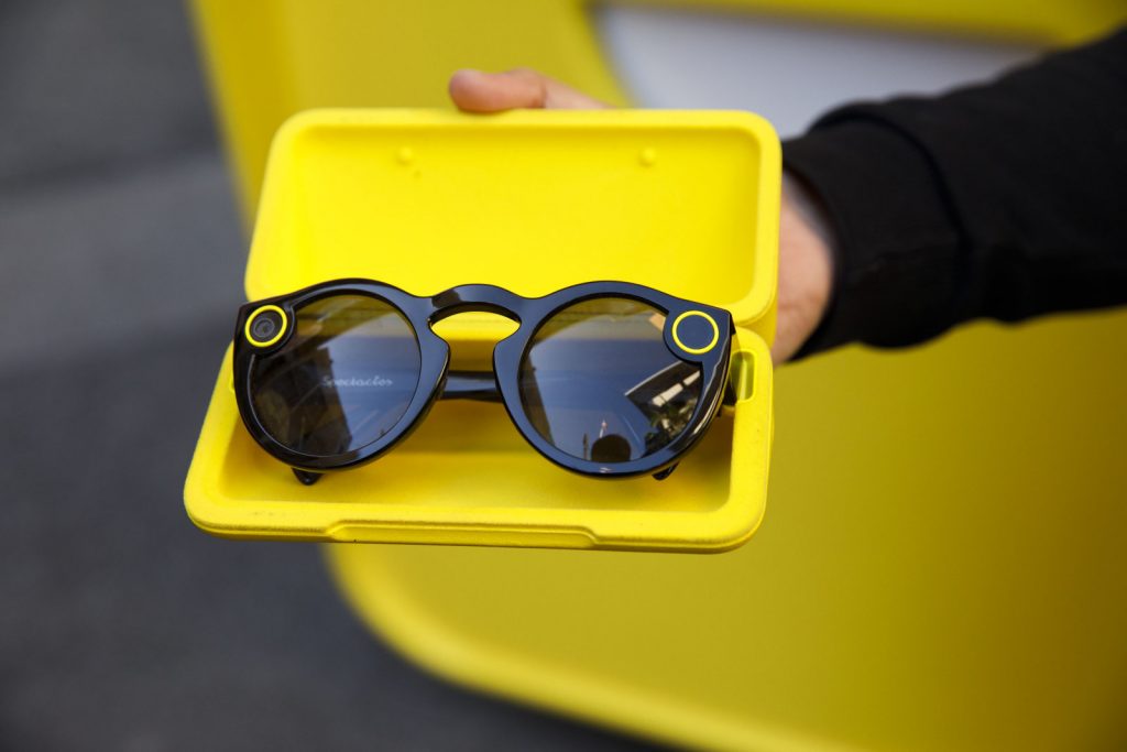 Snap a publié de nouvelles lunettes avec support pour AR et deux caméras