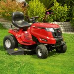 Hodnotenie mini traktorov pre vidiecky dom a chalupu